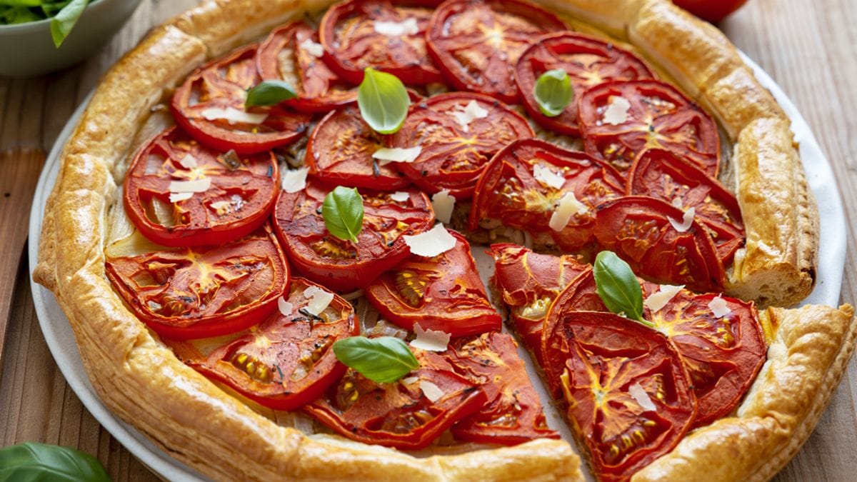 L'astuce de Cyril Lignac pour une tarte à la tomate croustillante et fondante à la fois
